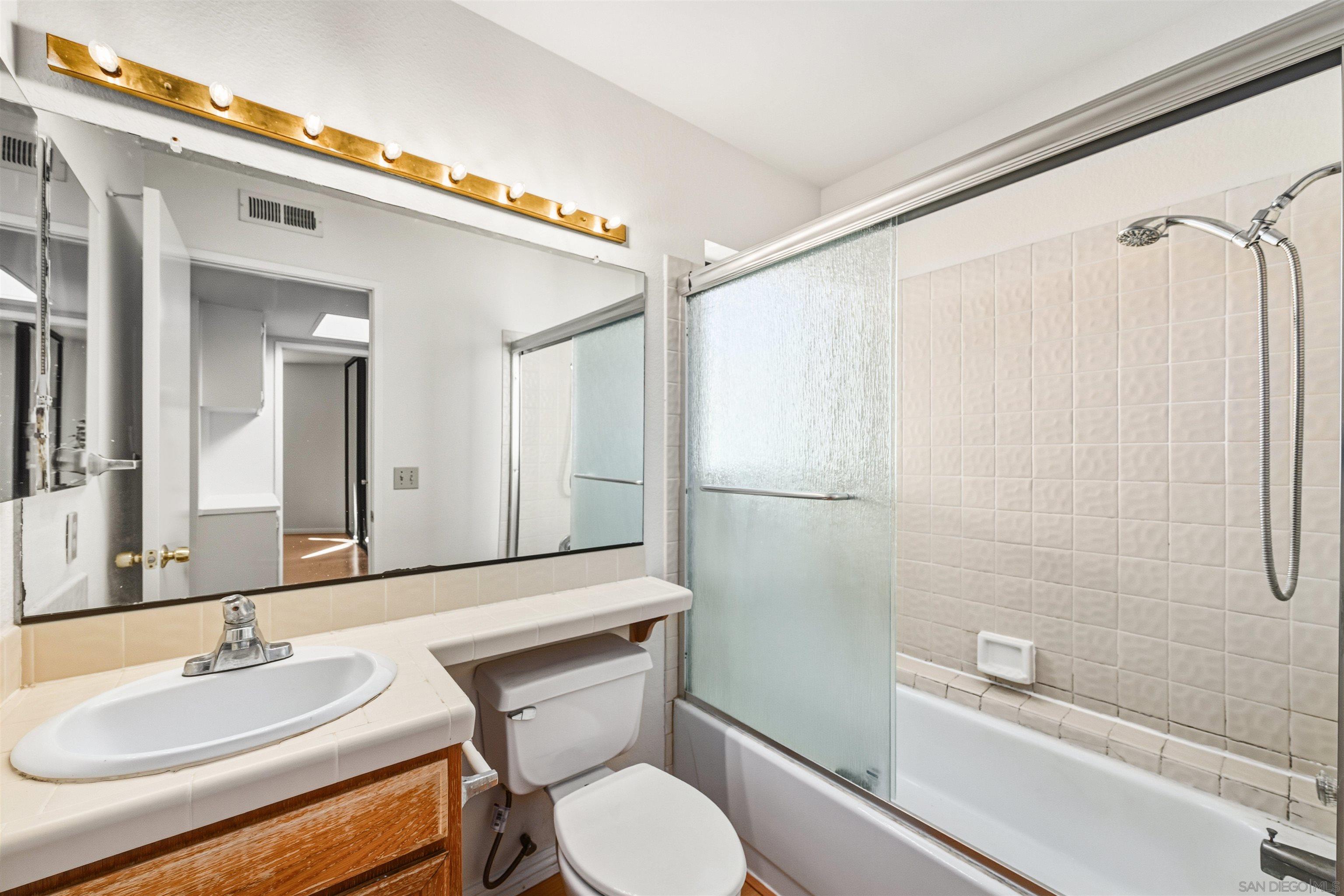 Detail Gallery Image 23 of 24 For 9260  Towne Centre Dr  #17,  San Diego,  CA 92121 - 2 Beds | 2/1 Baths
