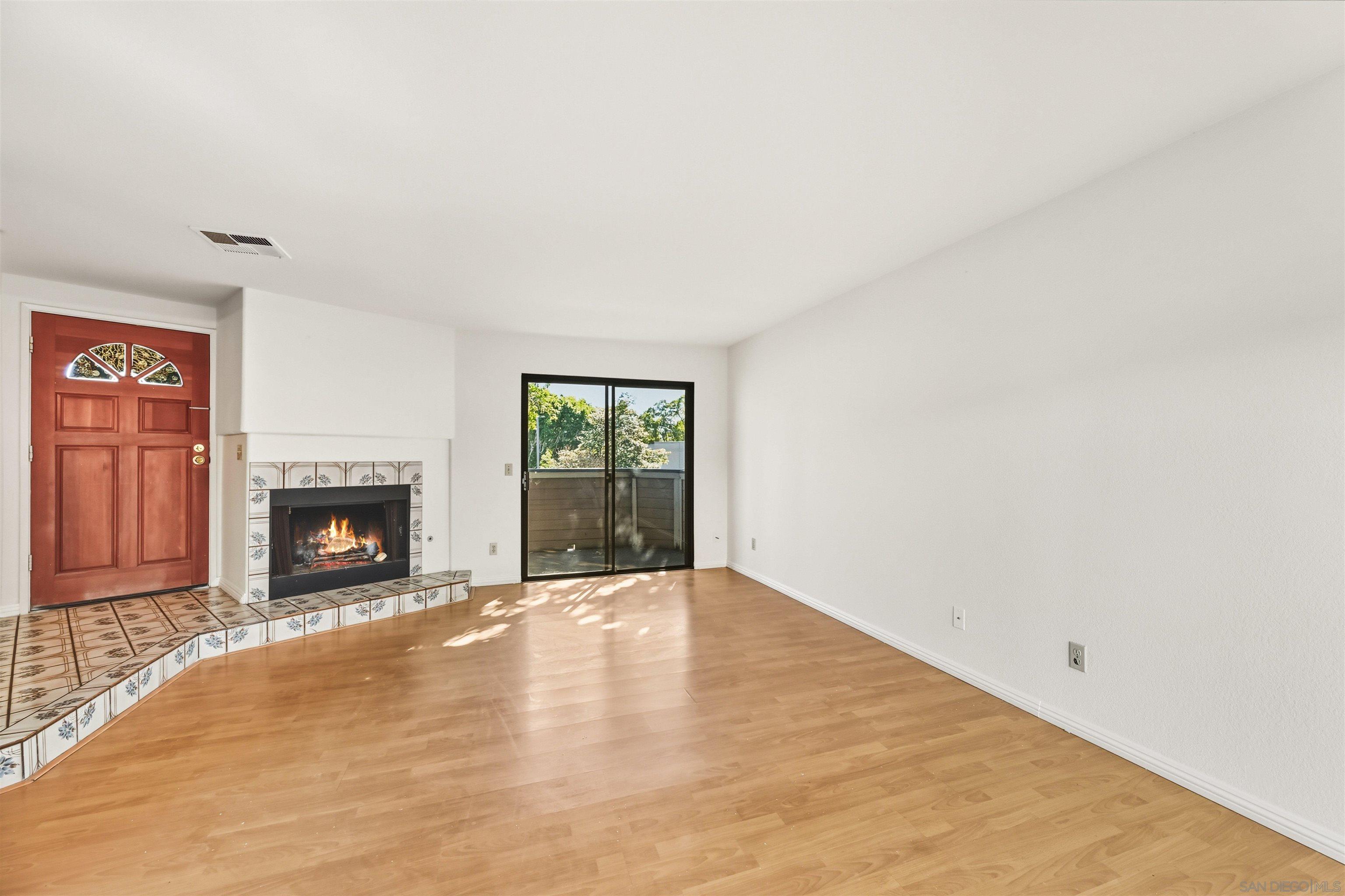 Detail Gallery Image 6 of 24 For 9260  Towne Centre Dr  #17,  San Diego,  CA 92121 - 2 Beds | 2/1 Baths