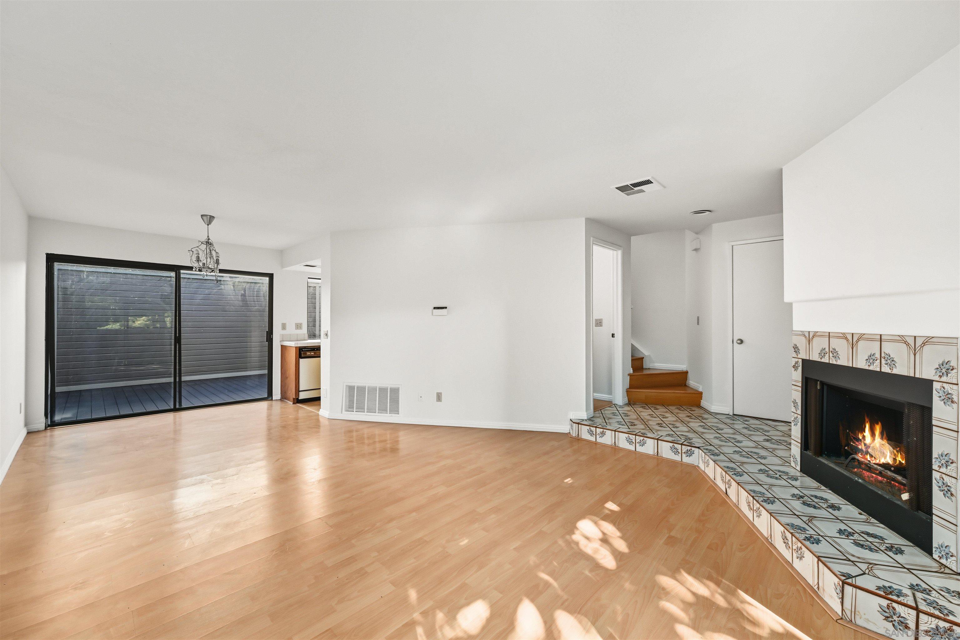 Detail Gallery Image 8 of 24 For 9260  Towne Centre Dr  #17,  San Diego,  CA 92121 - 2 Beds | 2/1 Baths