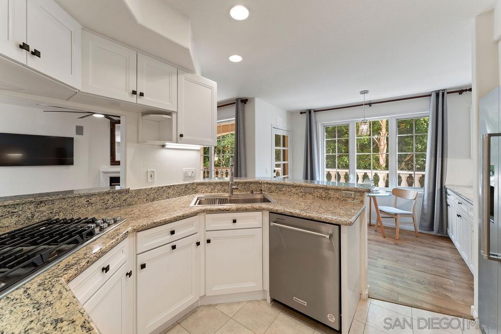 Detail Gallery Image 14 of 42 For 2842  Torrey Pines Rd, La Jolla,  CA 92037 - 3 Beds | 3 Baths