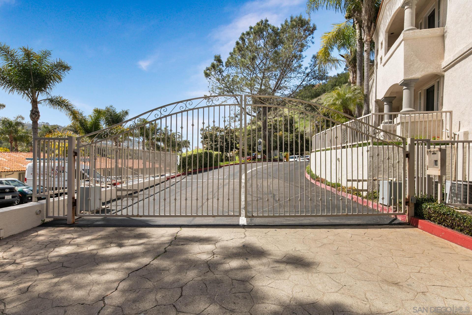 Detail Gallery Image 40 of 42 For 2842  Torrey Pines Rd, La Jolla,  CA 92037 - 3 Beds | 3 Baths