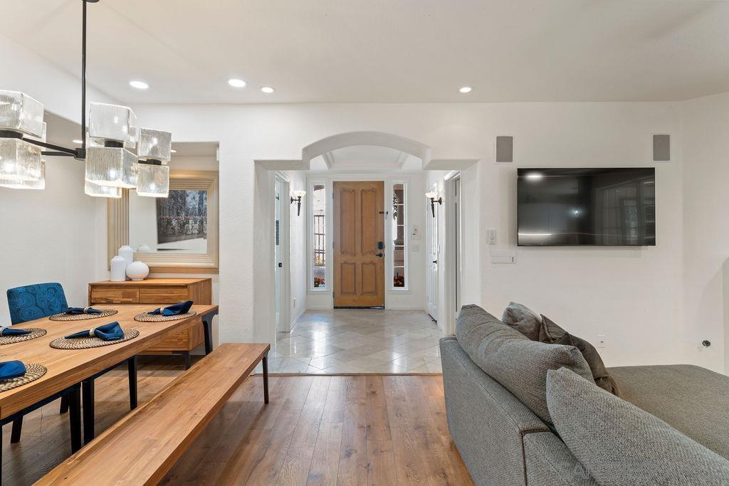 Detail Gallery Image 9 of 42 For 2842  Torrey Pines Rd, La Jolla,  CA 92037 - 3 Beds | 3 Baths