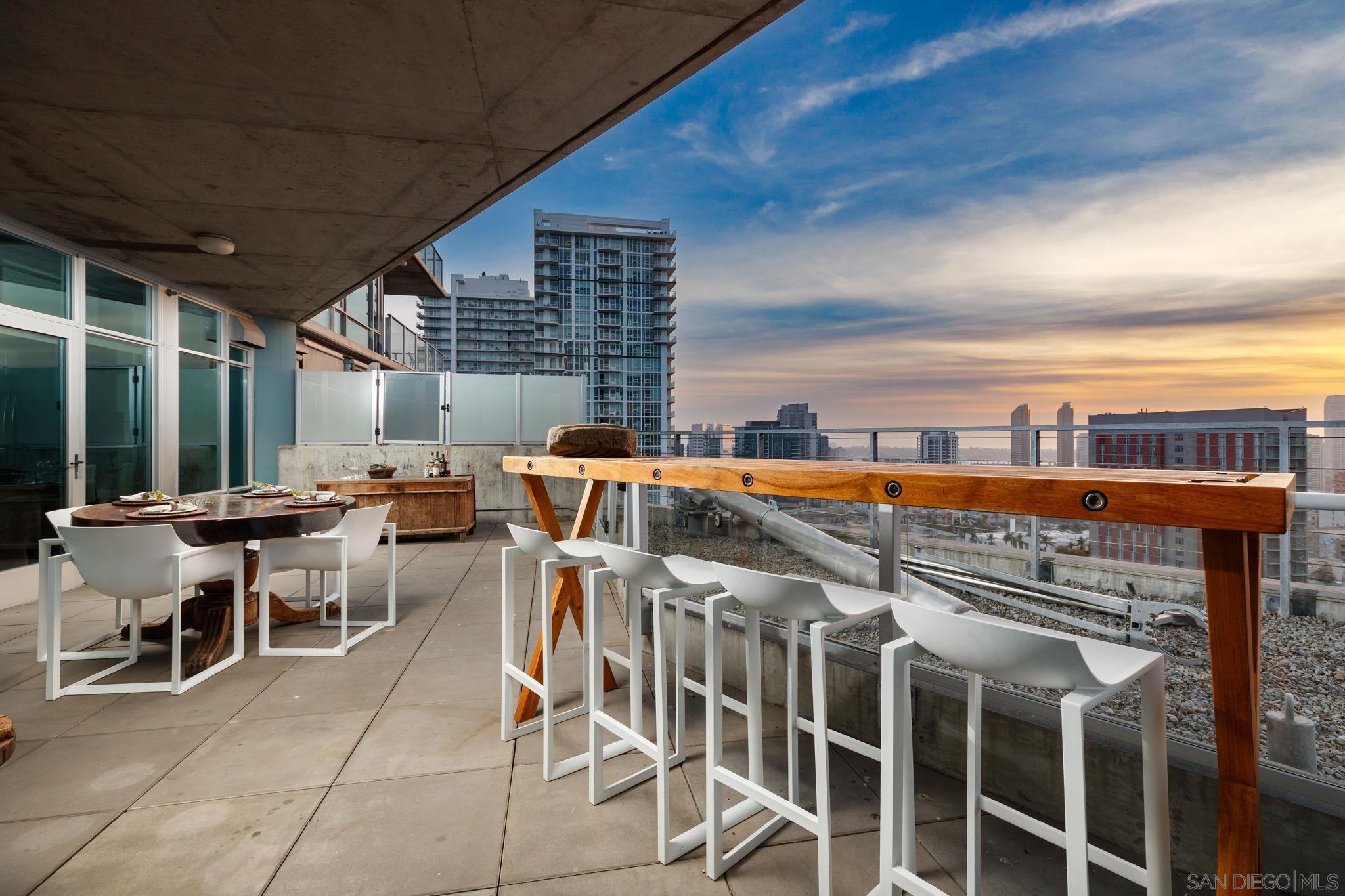 Detail Gallery Image 2 of 53 For 1080  Park Blvd  1702, San Diego,  CA 92101 - 2 Beds | 2/1 Baths