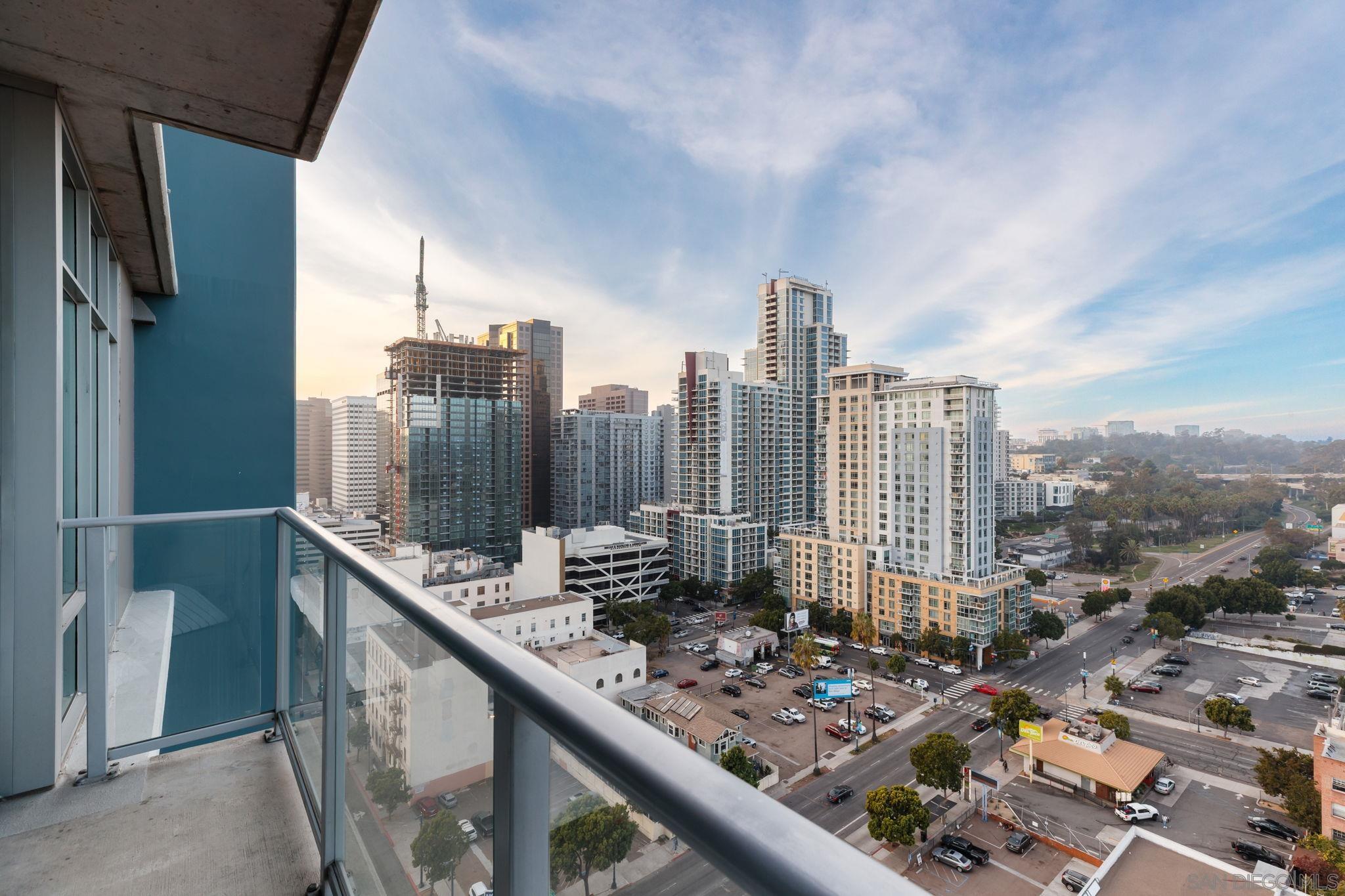 Detail Gallery Image 14 of 53 For 1080  Park Blvd  1702, San Diego,  CA 92101 - 2 Beds | 2/1 Baths