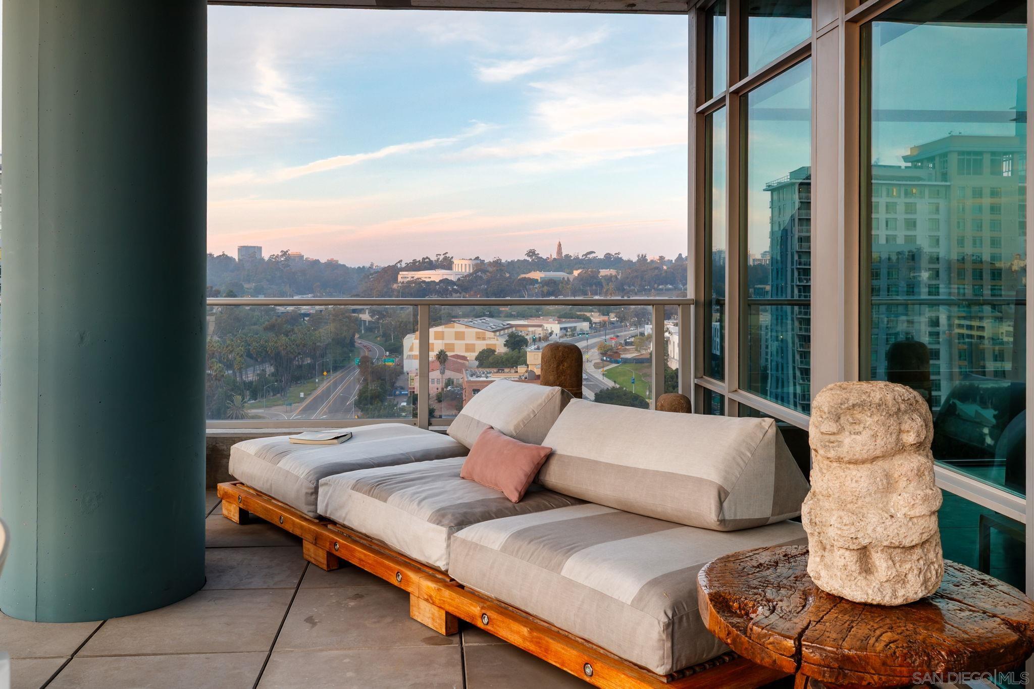 Detail Gallery Image 4 of 53 For 1080  Park Blvd  1702, San Diego,  CA 92101 - 2 Beds | 2/1 Baths