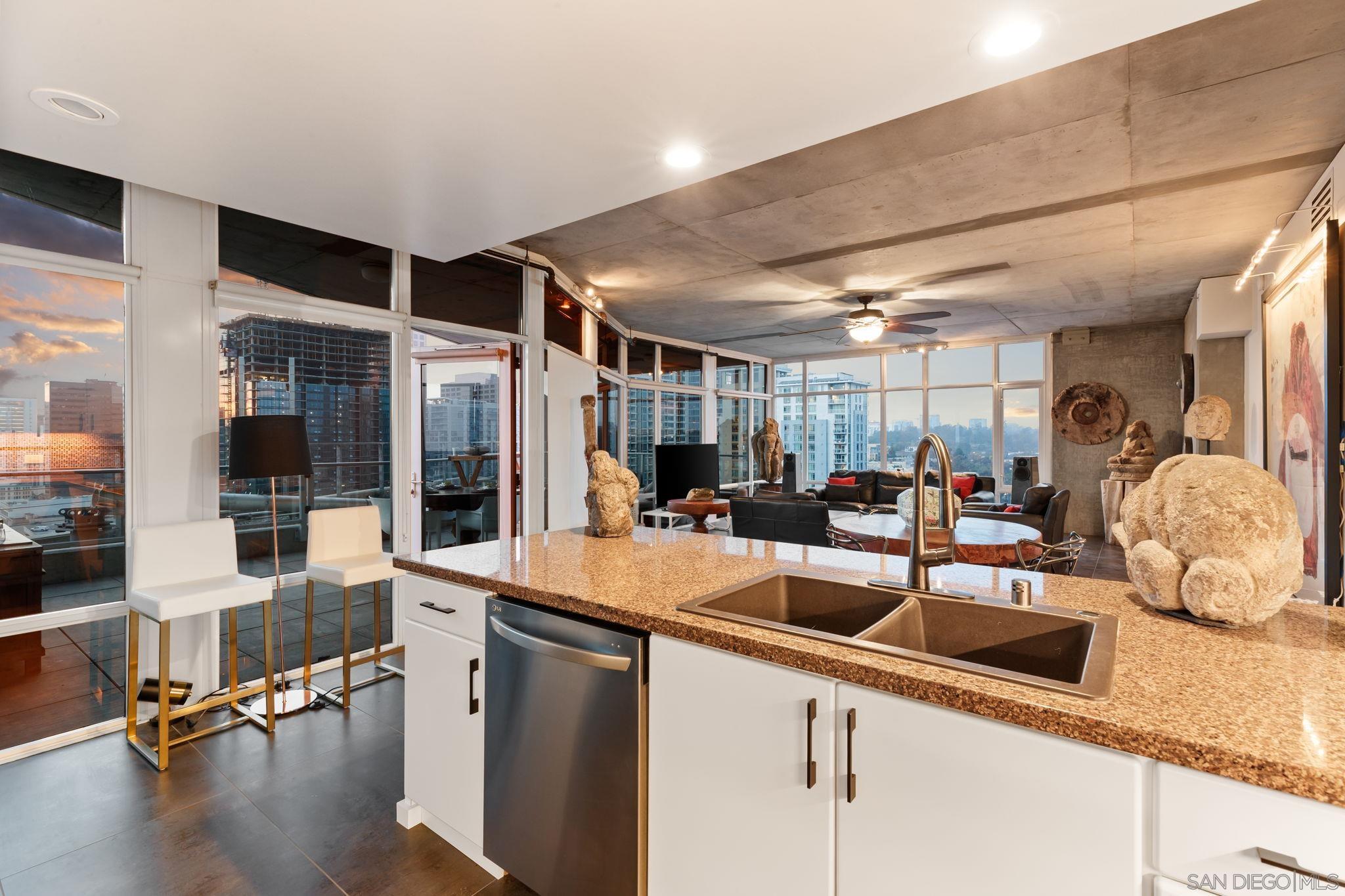 Detail Gallery Image 32 of 53 For 1080  Park Blvd  1702, San Diego,  CA 92101 - 2 Beds | 2/1 Baths