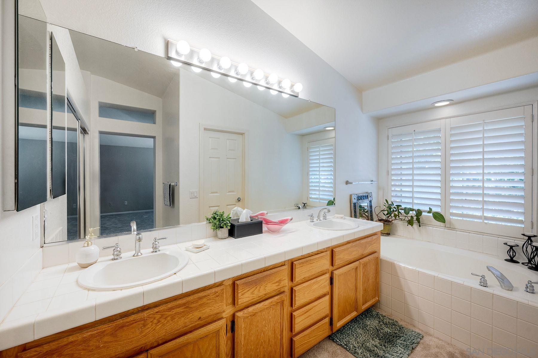 Detail Gallery Image 12 of 18 For 12244  Arucauna Way, San Diego,  CA 92129 - 4 Beds | 2/1 Baths