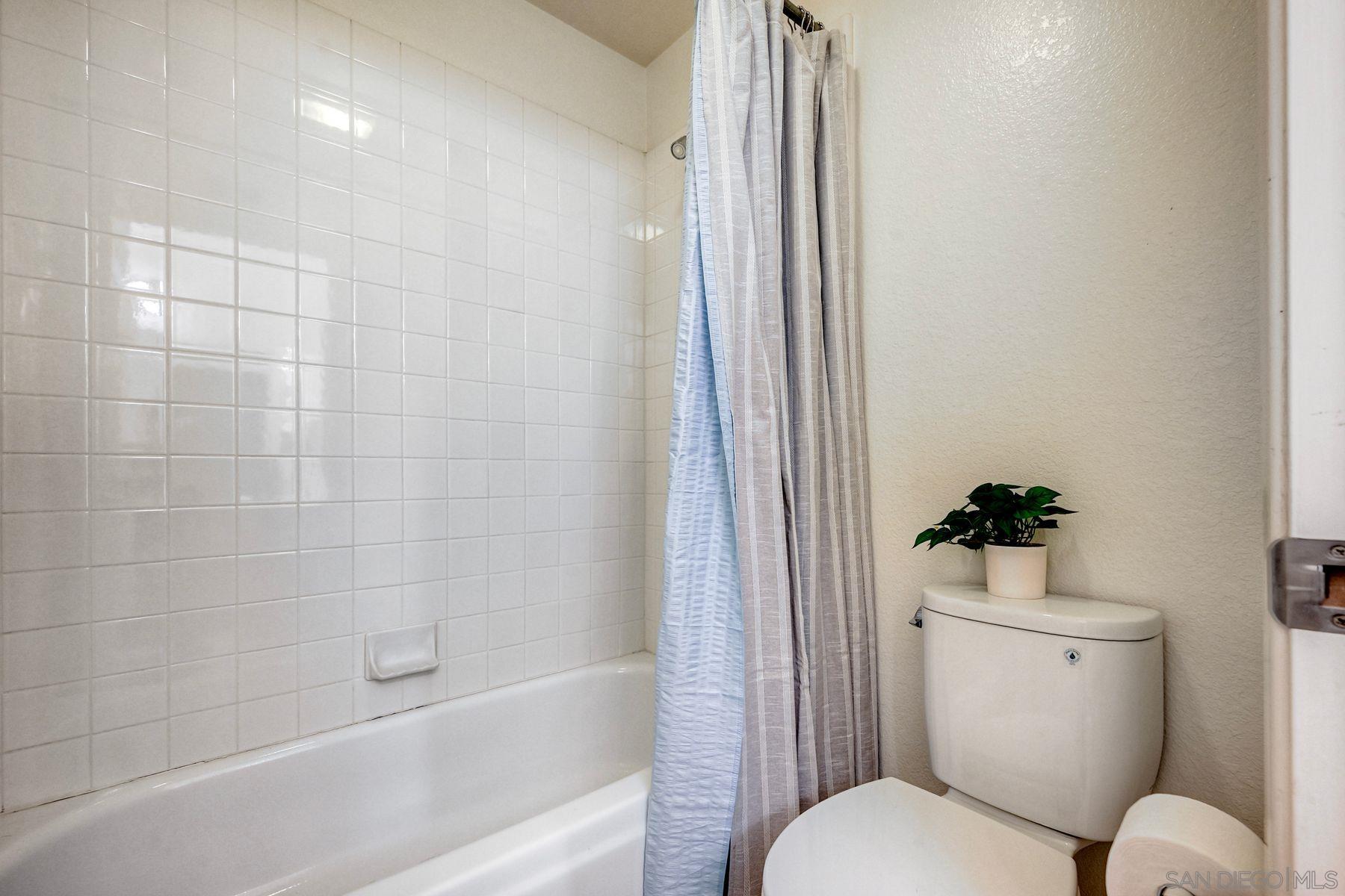 Detail Gallery Image 17 of 18 For 12244  Arucauna Way, San Diego,  CA 92129 - 4 Beds | 2/1 Baths
