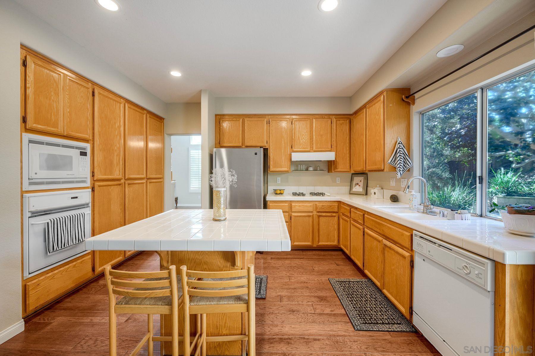 Detail Gallery Image 6 of 18 For 12244  Arucauna Way, San Diego,  CA 92129 - 4 Beds | 2/1 Baths