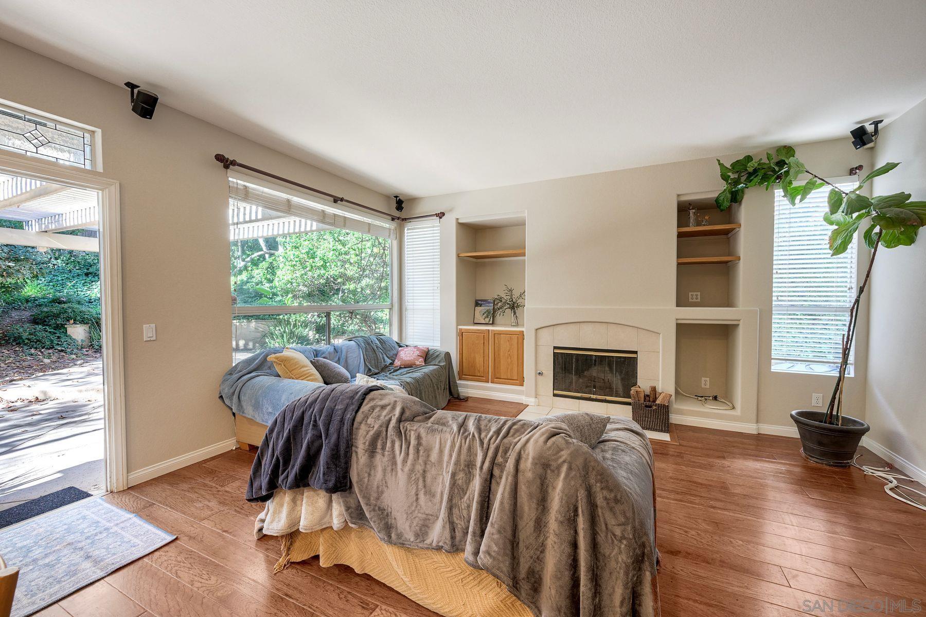 Detail Gallery Image 8 of 18 For 12244  Arucauna Way, San Diego,  CA 92129 - 4 Beds | 2/1 Baths