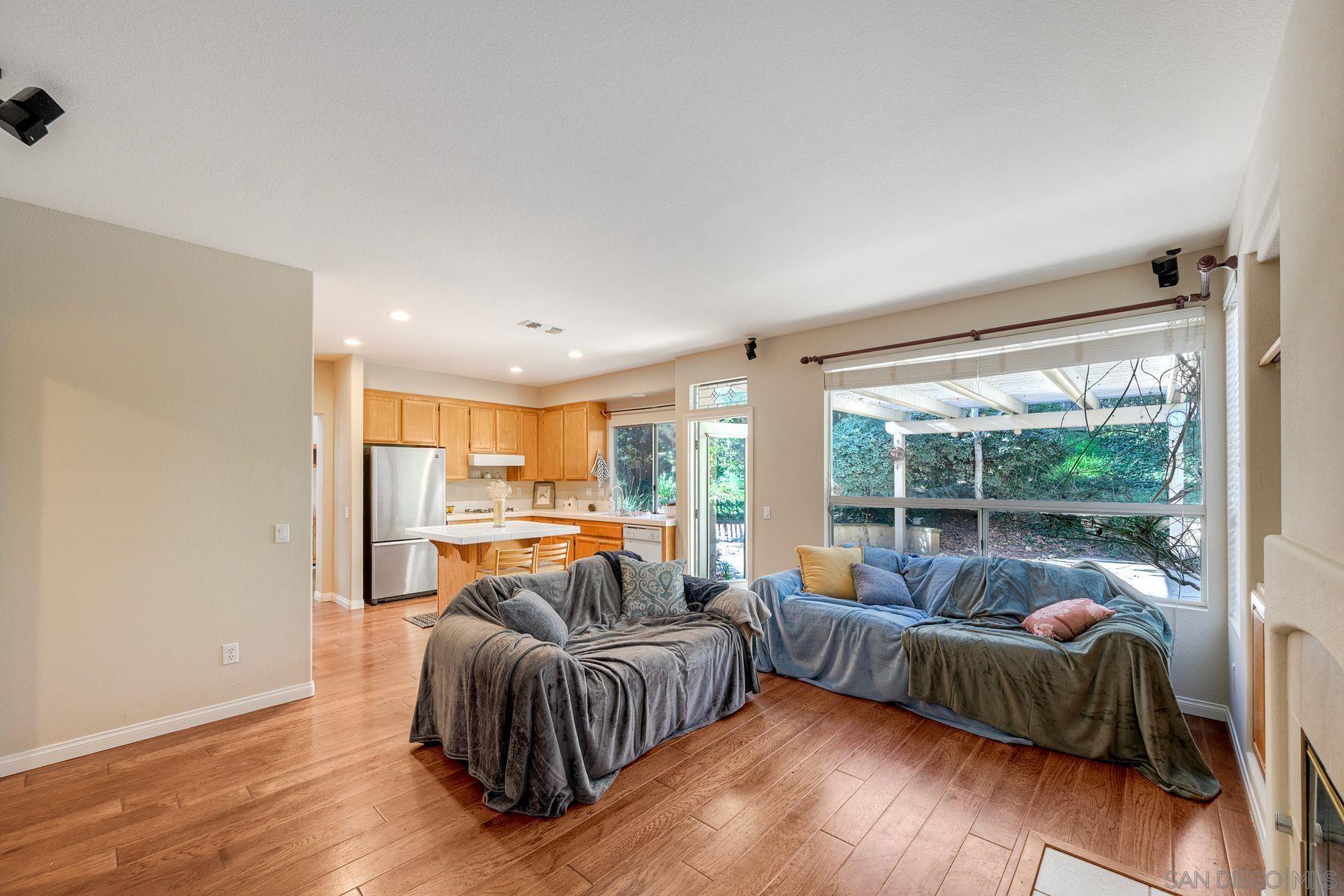 Detail Gallery Image 9 of 18 For 12244  Arucauna Way, San Diego,  CA 92129 - 4 Beds | 2/1 Baths