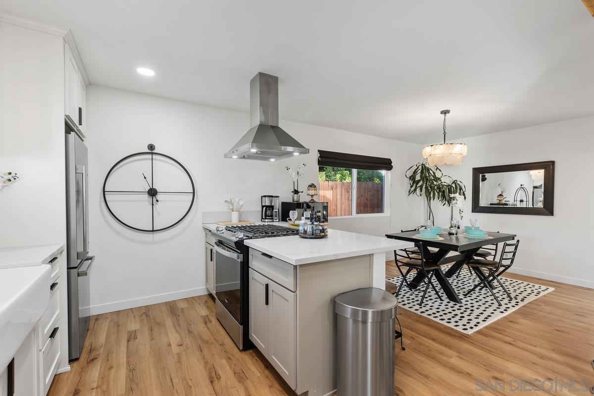 Detail Gallery Image 2 of 42 For 1811  Iris Way, Escondido,  CA 92027 - 4 Beds | 2 Baths