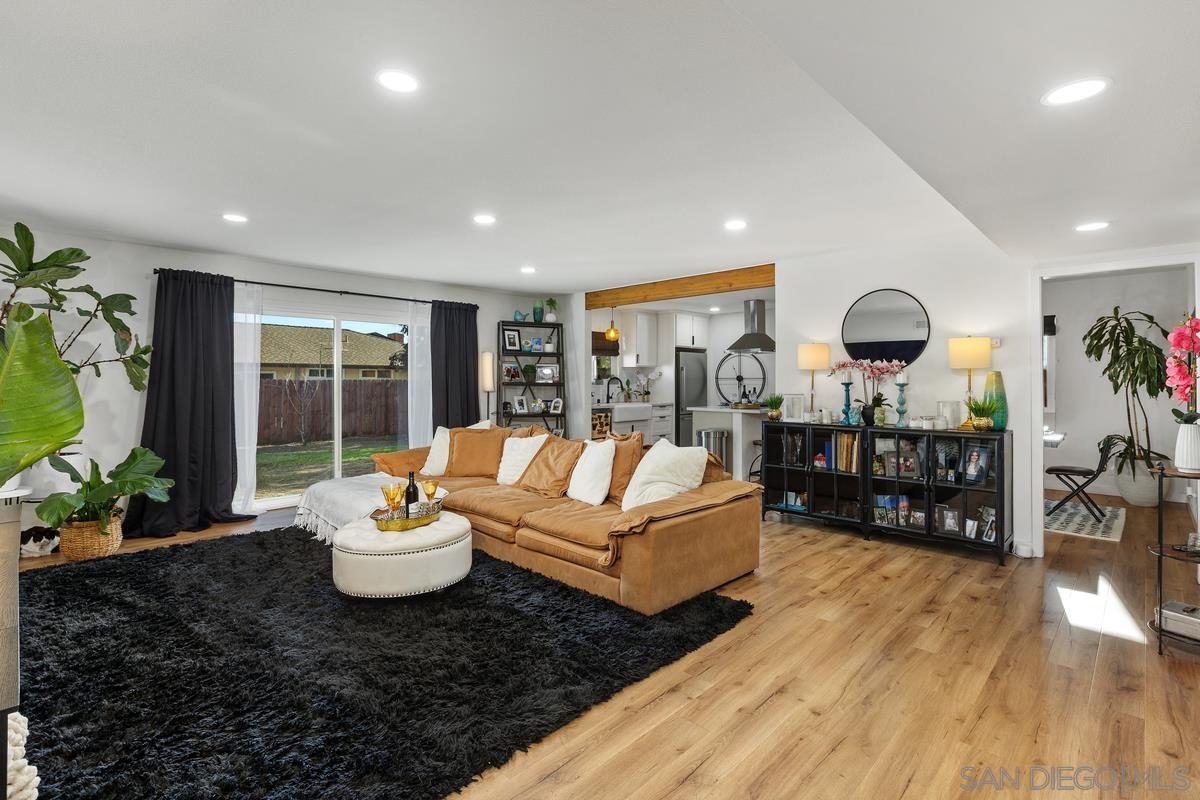 Detail Gallery Image 12 of 42 For 1811  Iris Way, Escondido,  CA 92027 - 4 Beds | 2 Baths