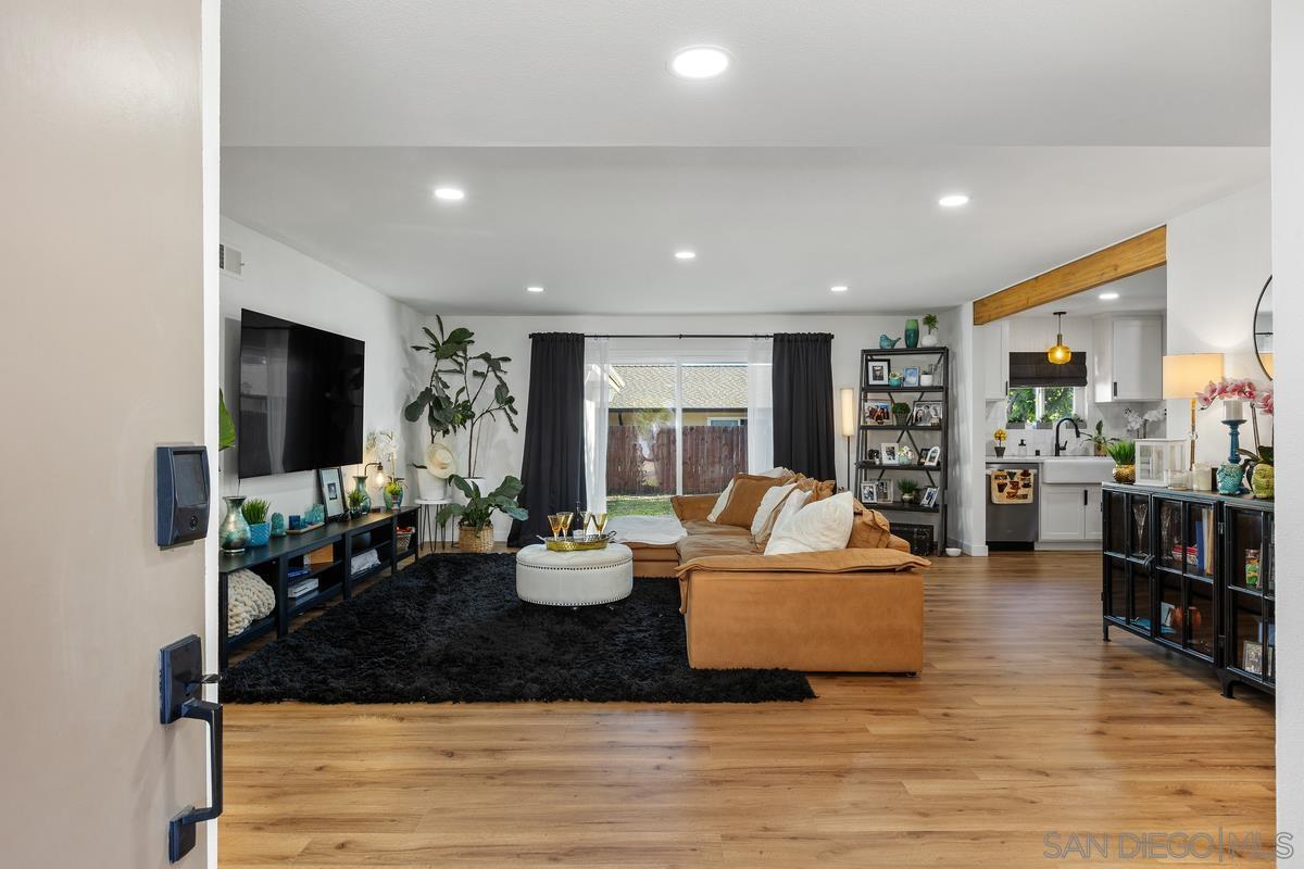 Detail Gallery Image 13 of 42 For 1811  Iris Way, Escondido,  CA 92027 - 4 Beds | 2 Baths