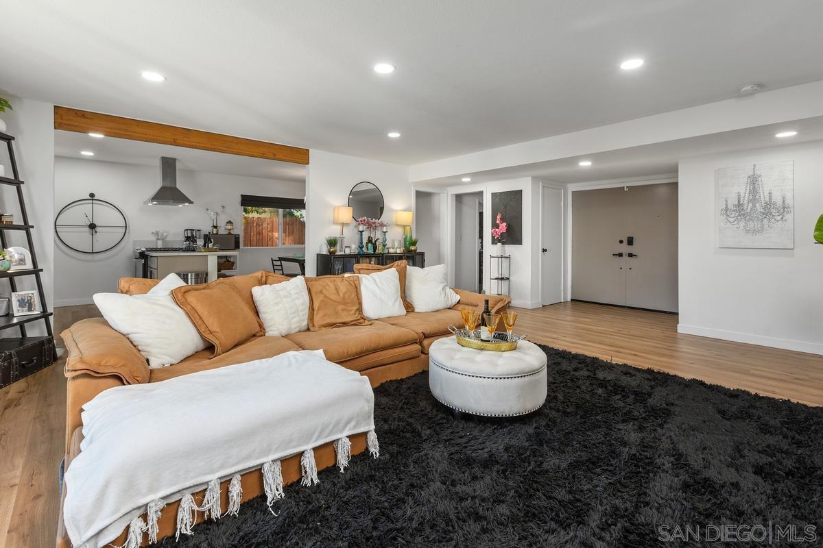 Detail Gallery Image 14 of 42 For 1811  Iris Way, Escondido,  CA 92027 - 4 Beds | 2 Baths