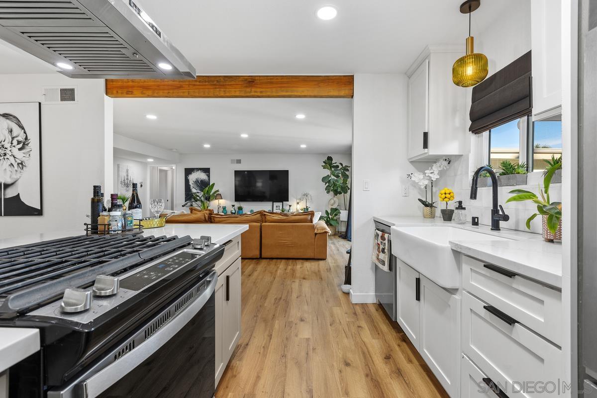 Detail Gallery Image 9 of 42 For 1811  Iris Way, Escondido,  CA 92027 - 4 Beds | 2 Baths