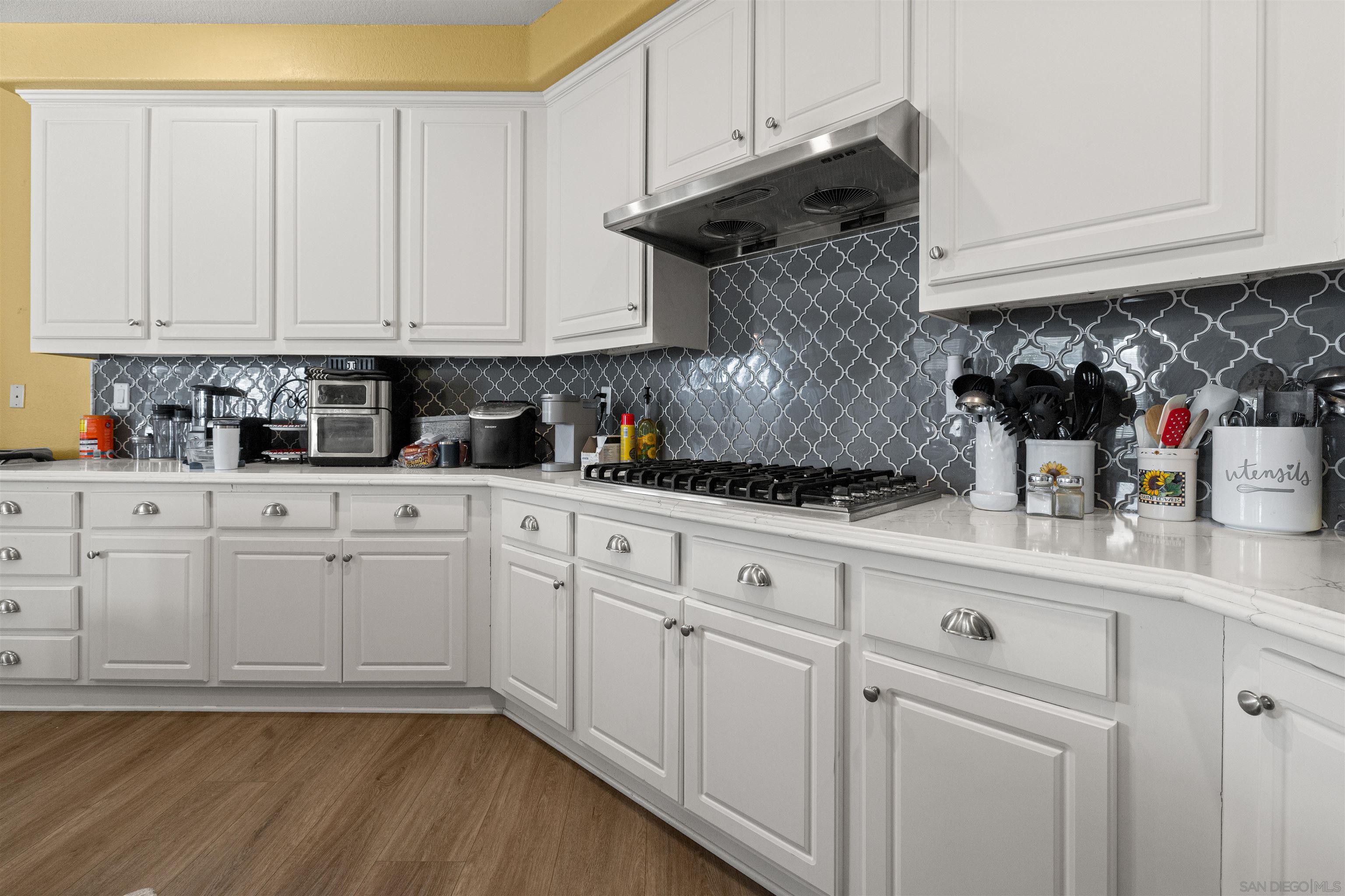 Detail Gallery Image 12 of 46 For 5713  Canoe Dr, Corona,  CA 92880 - 5 Beds | 3 Baths