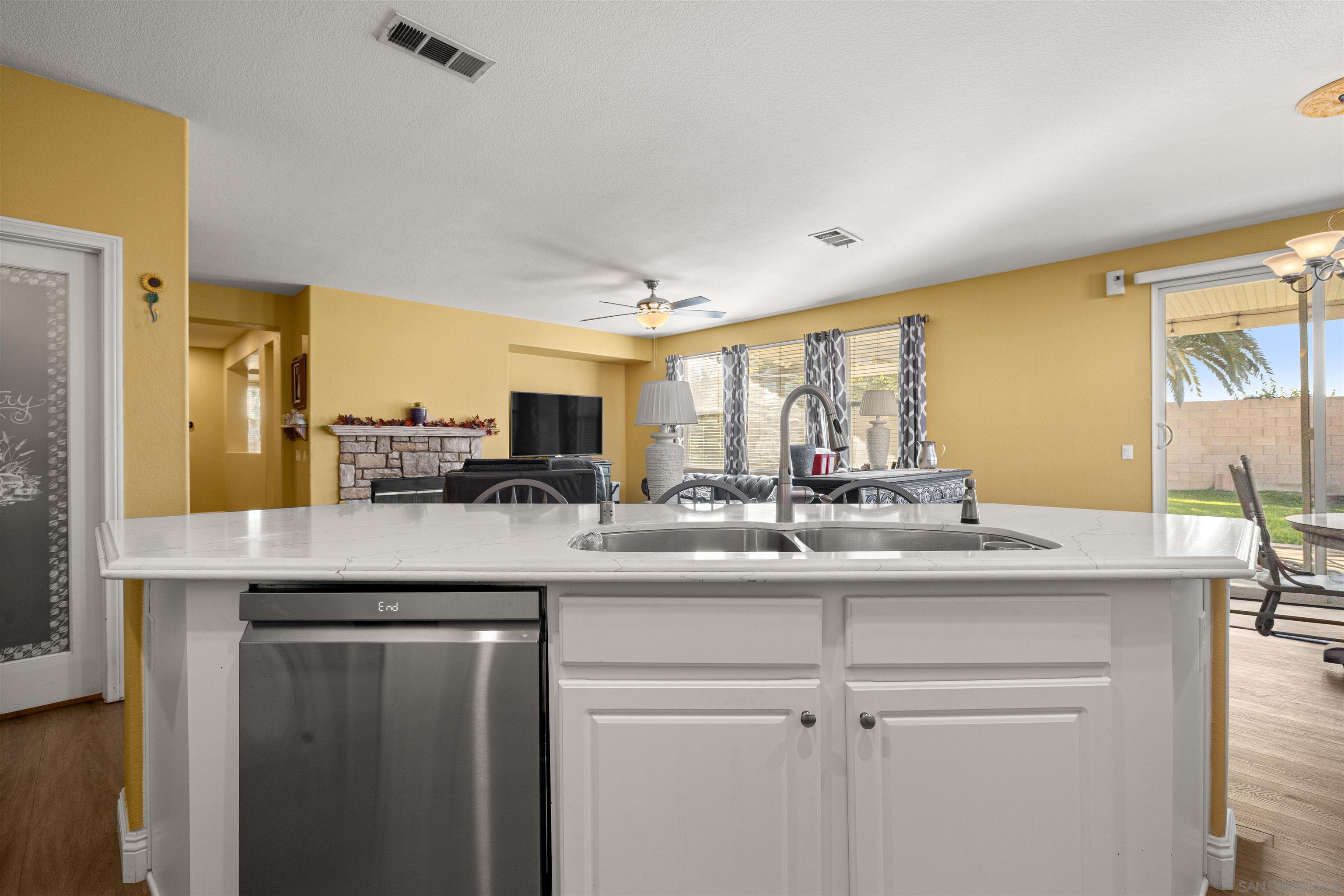 Detail Gallery Image 14 of 46 For 5713  Canoe Dr, Corona,  CA 92880 - 5 Beds | 3 Baths