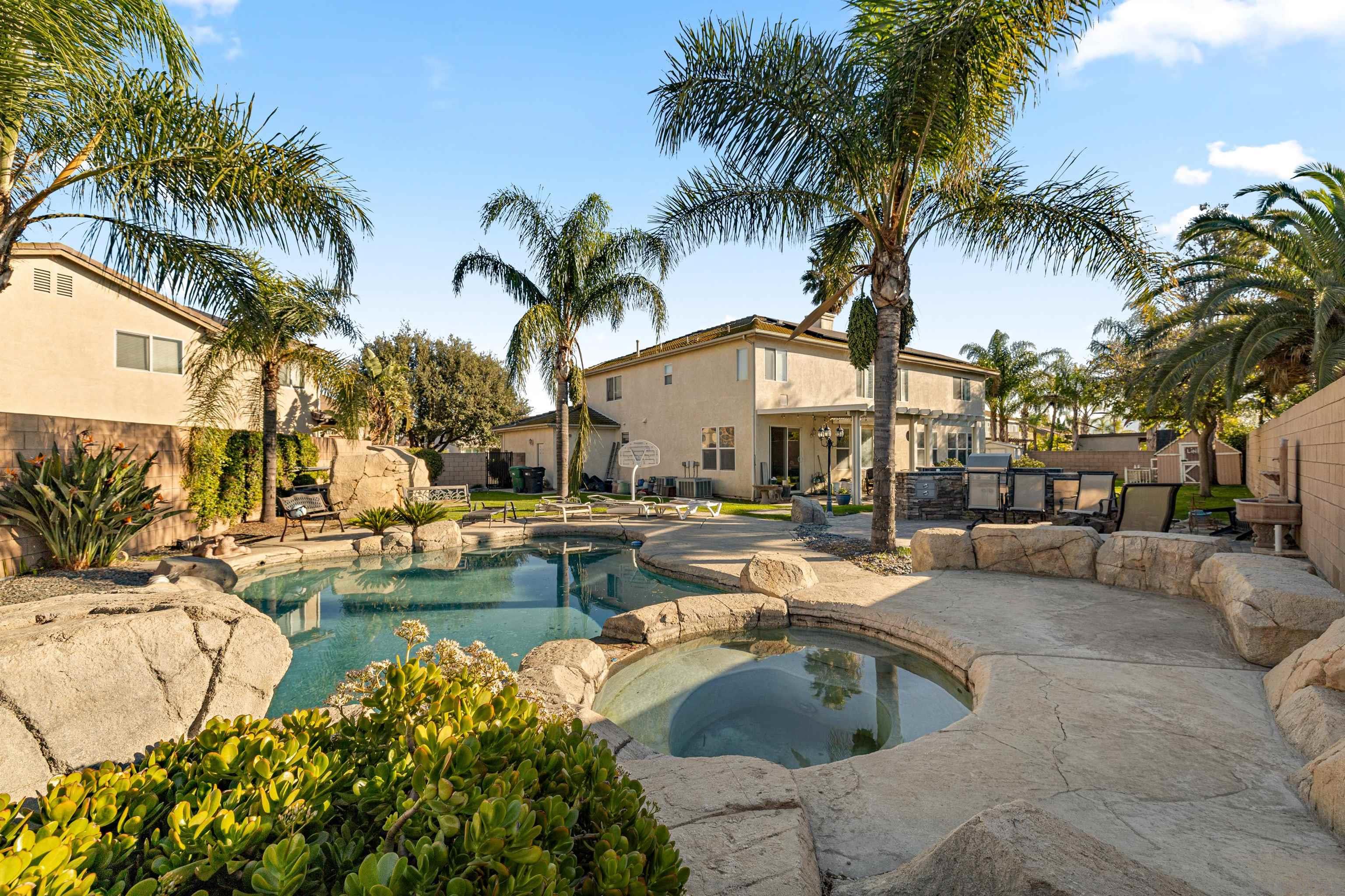 Detail Gallery Image 3 of 46 For 5713  Canoe Dr, Corona,  CA 92880 - 5 Beds | 3 Baths