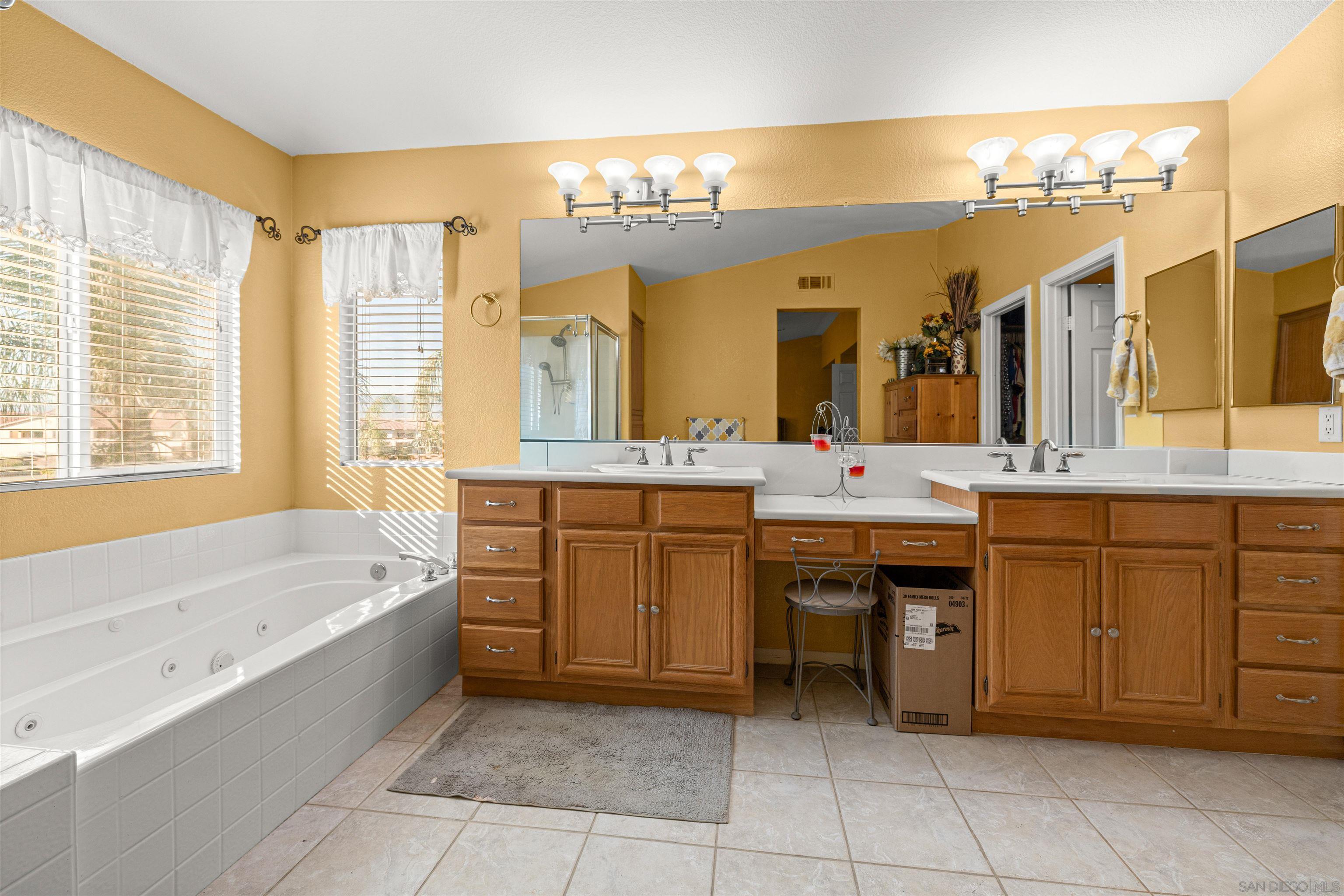 Detail Gallery Image 28 of 46 For 5713  Canoe Dr, Corona,  CA 92880 - 5 Beds | 3 Baths