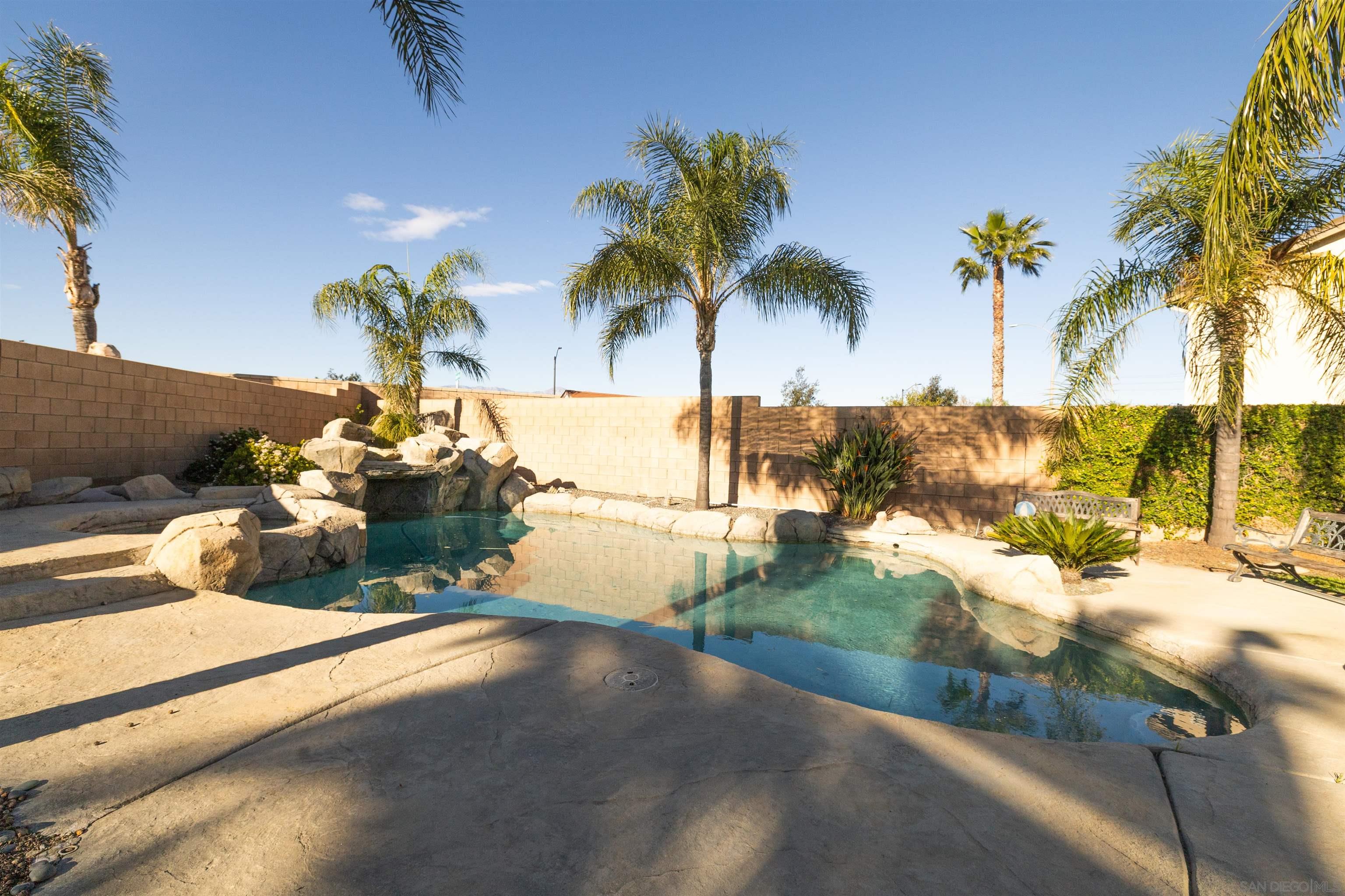 Detail Gallery Image 33 of 46 For 5713  Canoe Dr, Corona,  CA 92880 - 5 Beds | 3 Baths