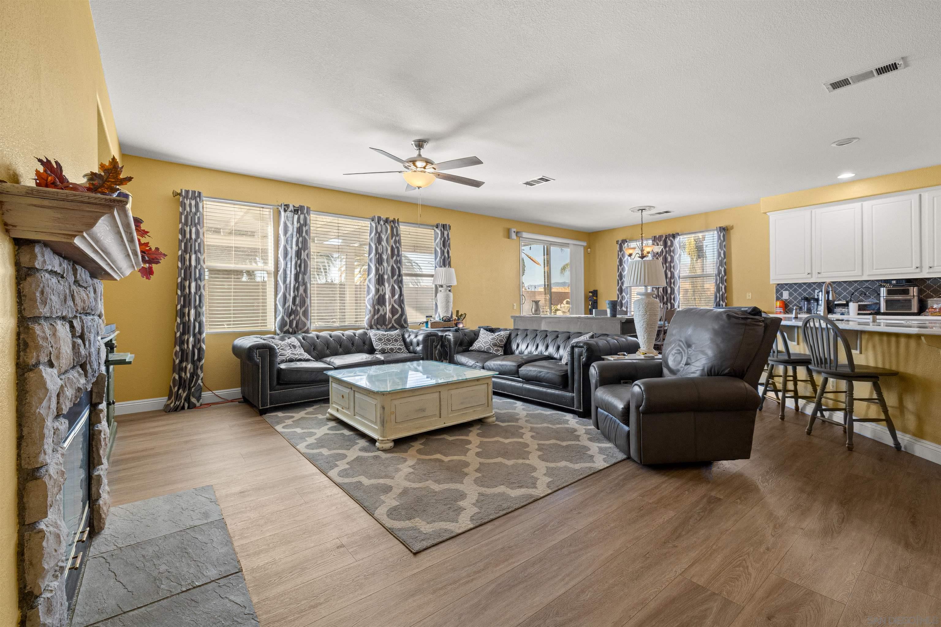 Detail Gallery Image 5 of 46 For 5713  Canoe Dr, Corona,  CA 92880 - 5 Beds | 3 Baths