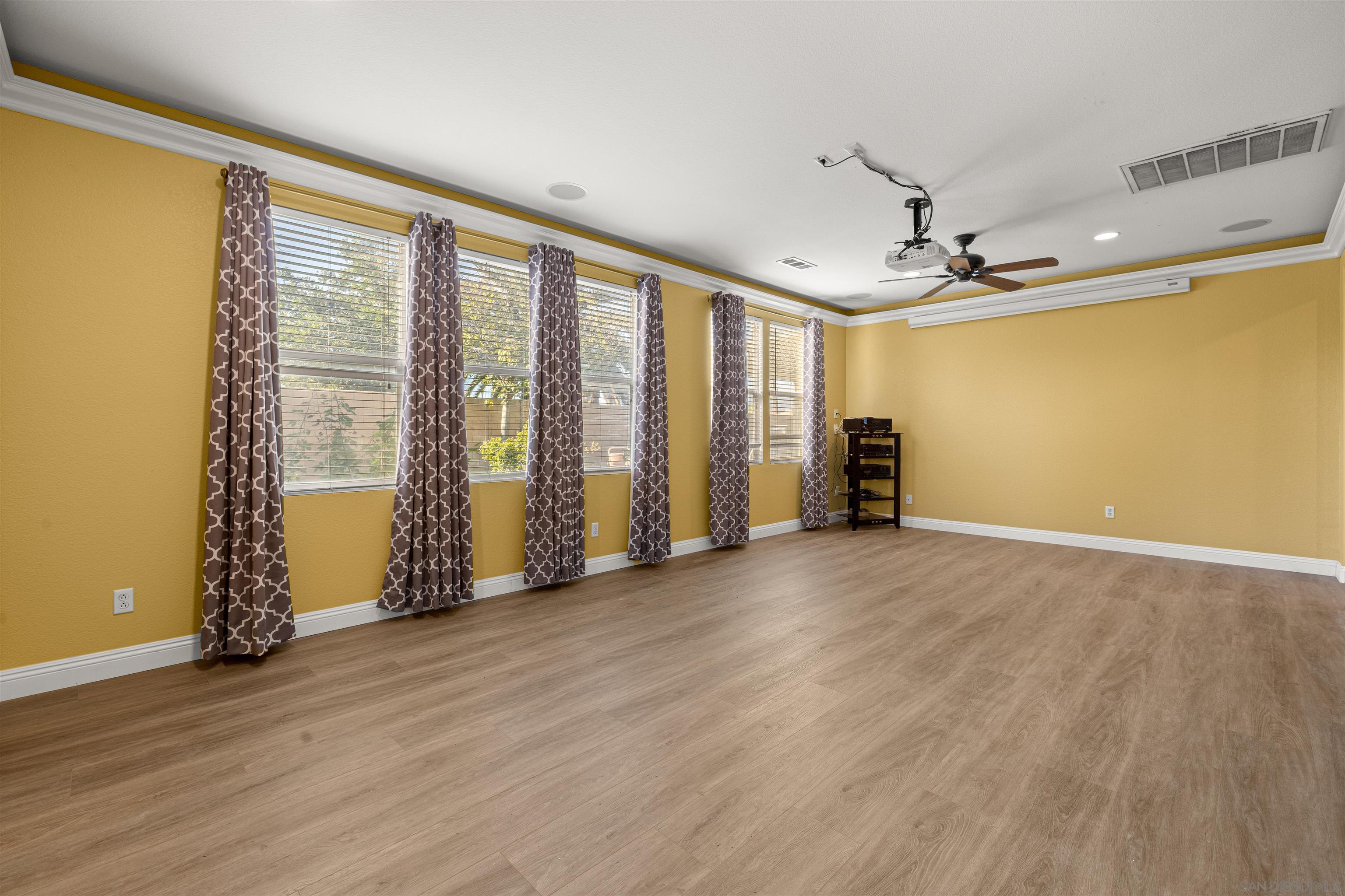 Detail Gallery Image 6 of 46 For 5713  Canoe Dr, Corona,  CA 92880 - 5 Beds | 3 Baths